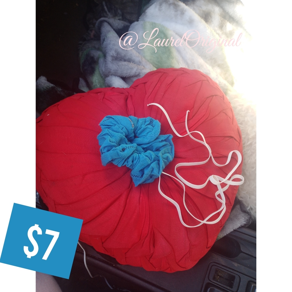 1 light blue hair tie!